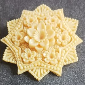 30's - 40's Intrecate Filigree Carved celluloid Flowers Design Brooch